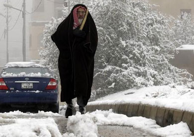 الثلوج تكسو شوارع عمان